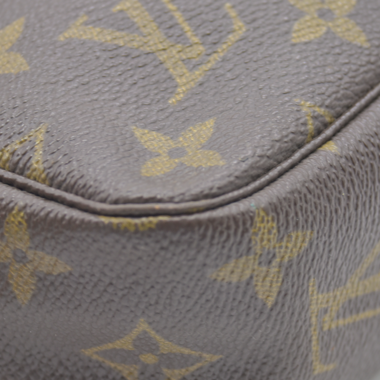 $600 Louis Vuitton LV Cosmetic Pouch Trousse Toilette 23 Brown Monogram