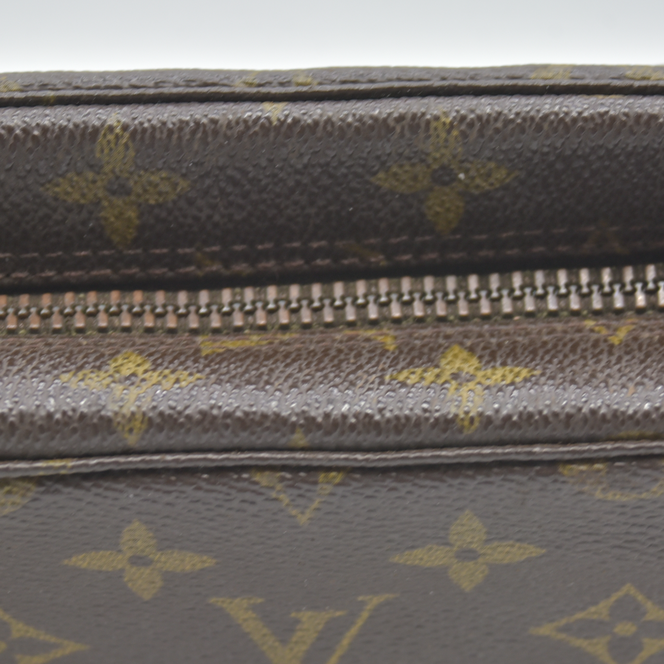 $600 Louis Vuitton LV Cosmetic Pouch Trousse Toilette 23 Brown Monogram