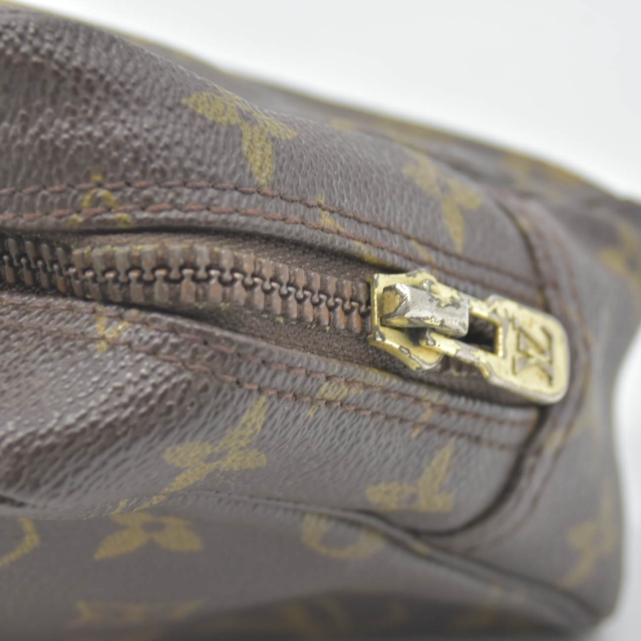 $600 Louis Vuitton LV Cosmetic Pouch Trousse Toilette 23 Brown Monogram
