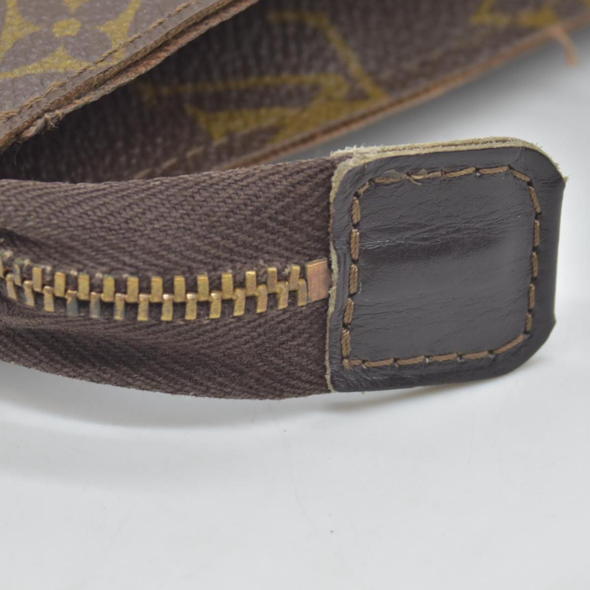 $1120 LOUIS VUITTON Monogram Toiletry 26