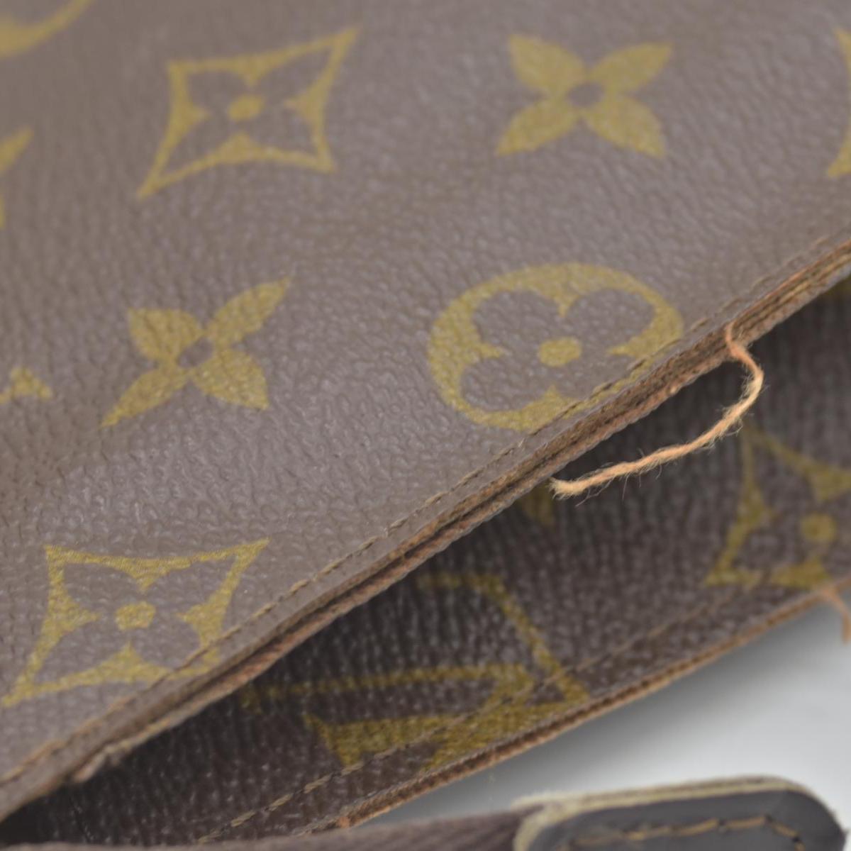 $1120 LOUIS VUITTON Monogram Toiletry 26