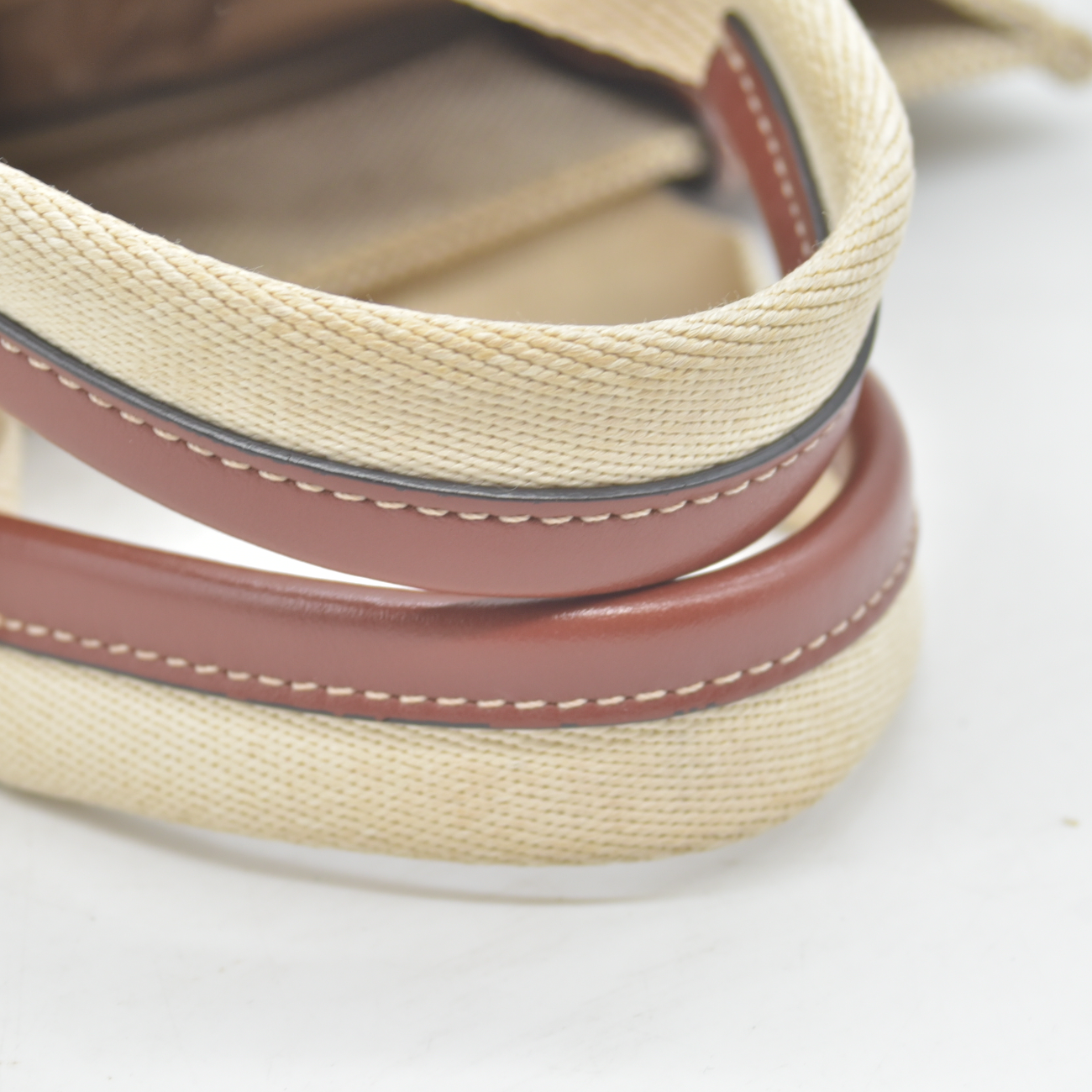 $1250 Chloe Canvas Small Woody Tote Bag Beige