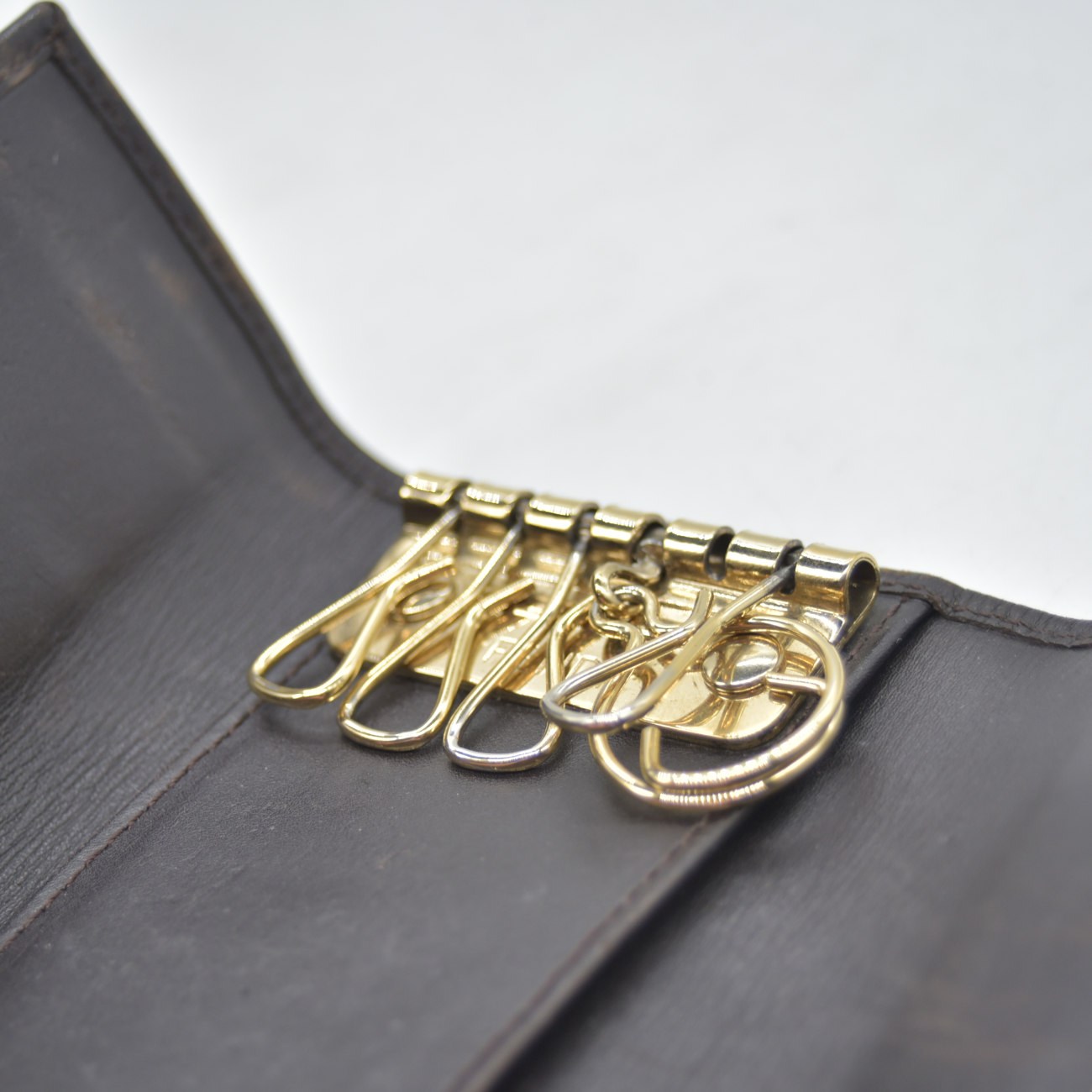 $390 Fendi Logo F 6 Key Holder CONSIGNMENT