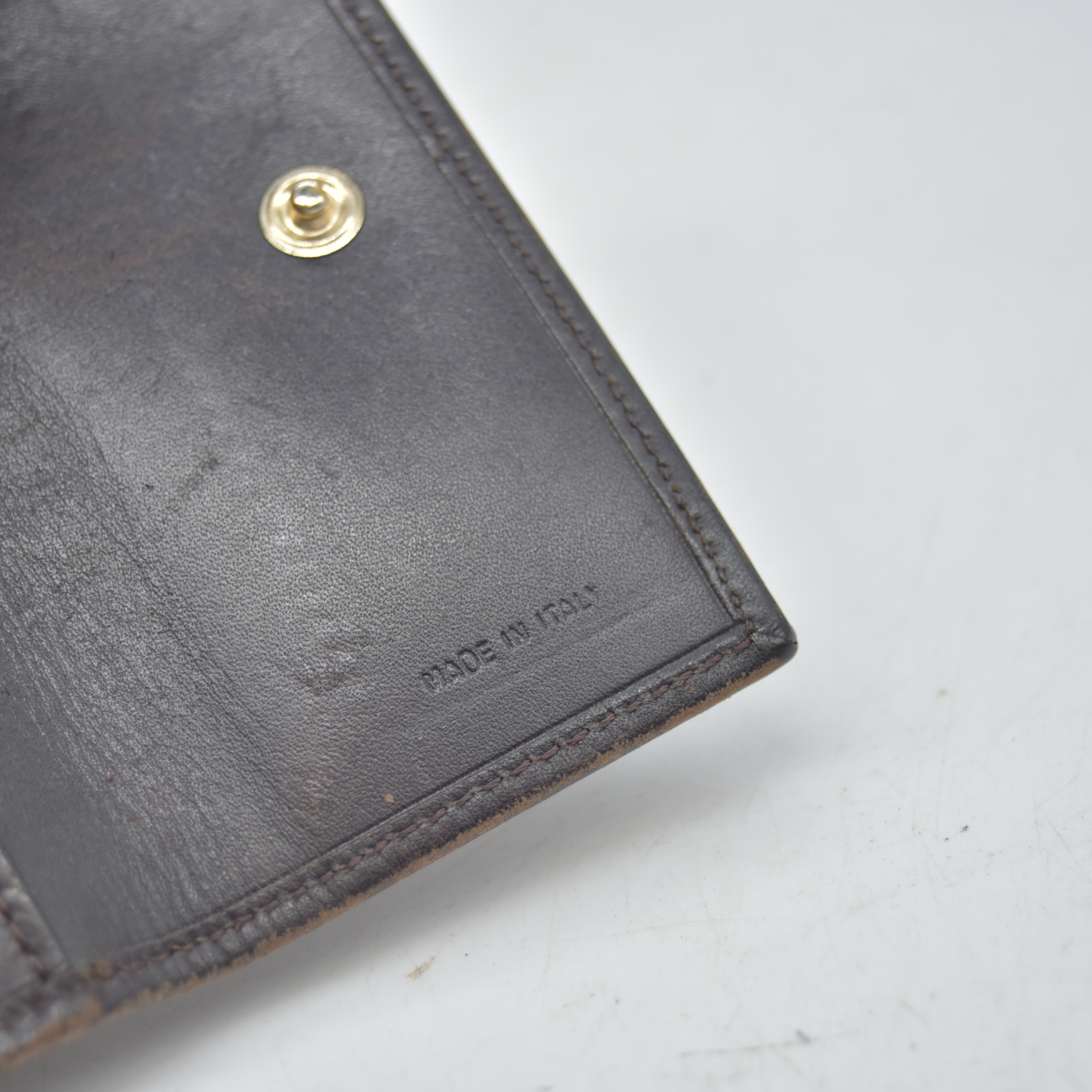 $390 Fendi Logo F 6 Key Holder CONSIGNMENT