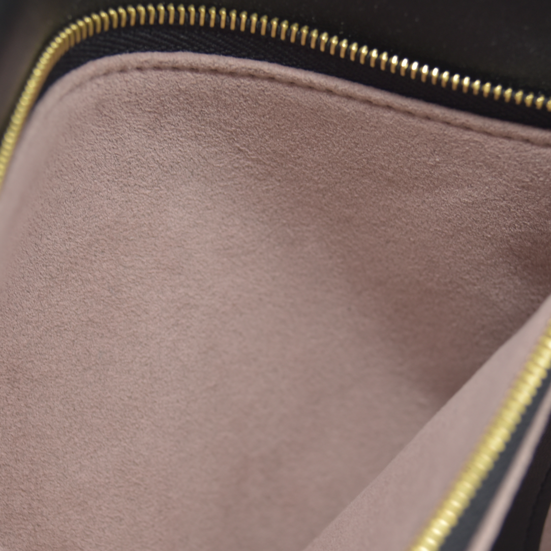 $3150 Louis Vuitton  Lambskin Embossed Monogram Pochette Coussin Black RFID