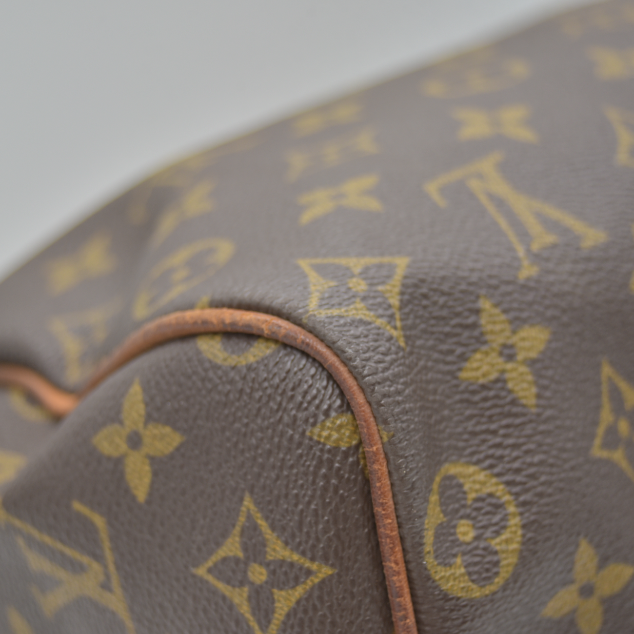 $1490 1987 Louis Vuitton Monogram Speedy 25 MI872