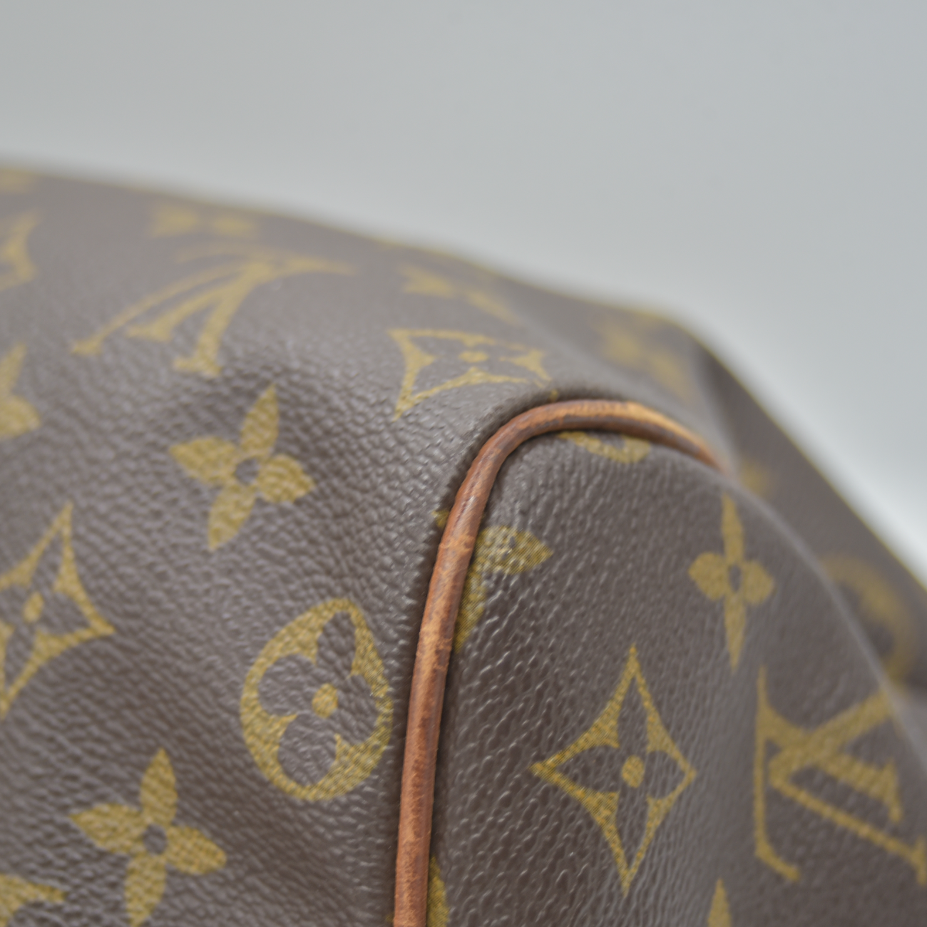 $1490 1987 Louis Vuitton Monogram Speedy 25 MI872