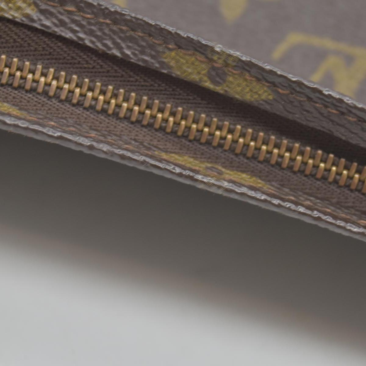 $1120 Jan 1987 Louis Vuitton Monogram Toiletry 26 871AN