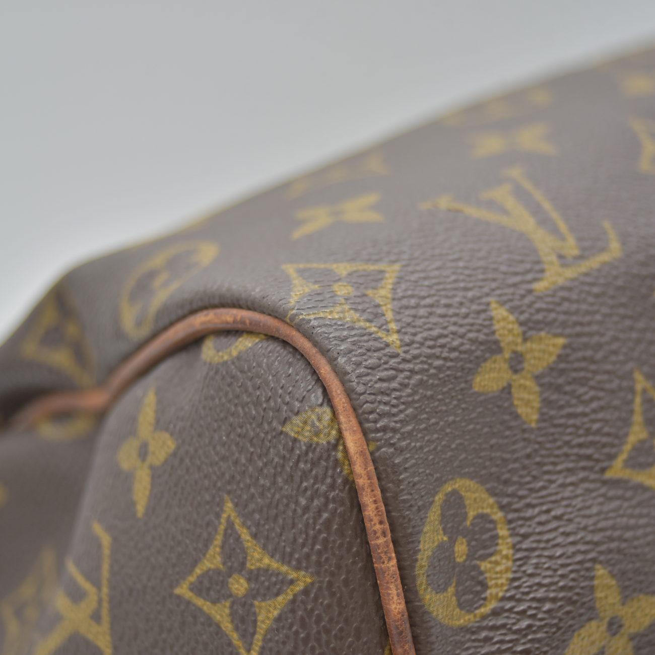 $1490 1987 Louis Vuitton Monogram Speedy 25 MI872