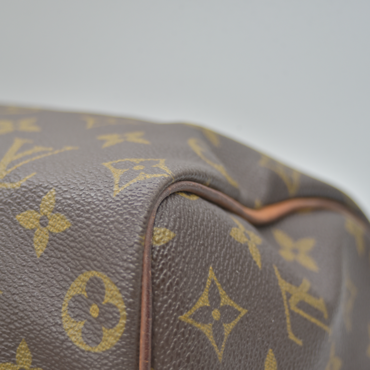 $1490 1987 Louis Vuitton Monogram Speedy 25 MI872