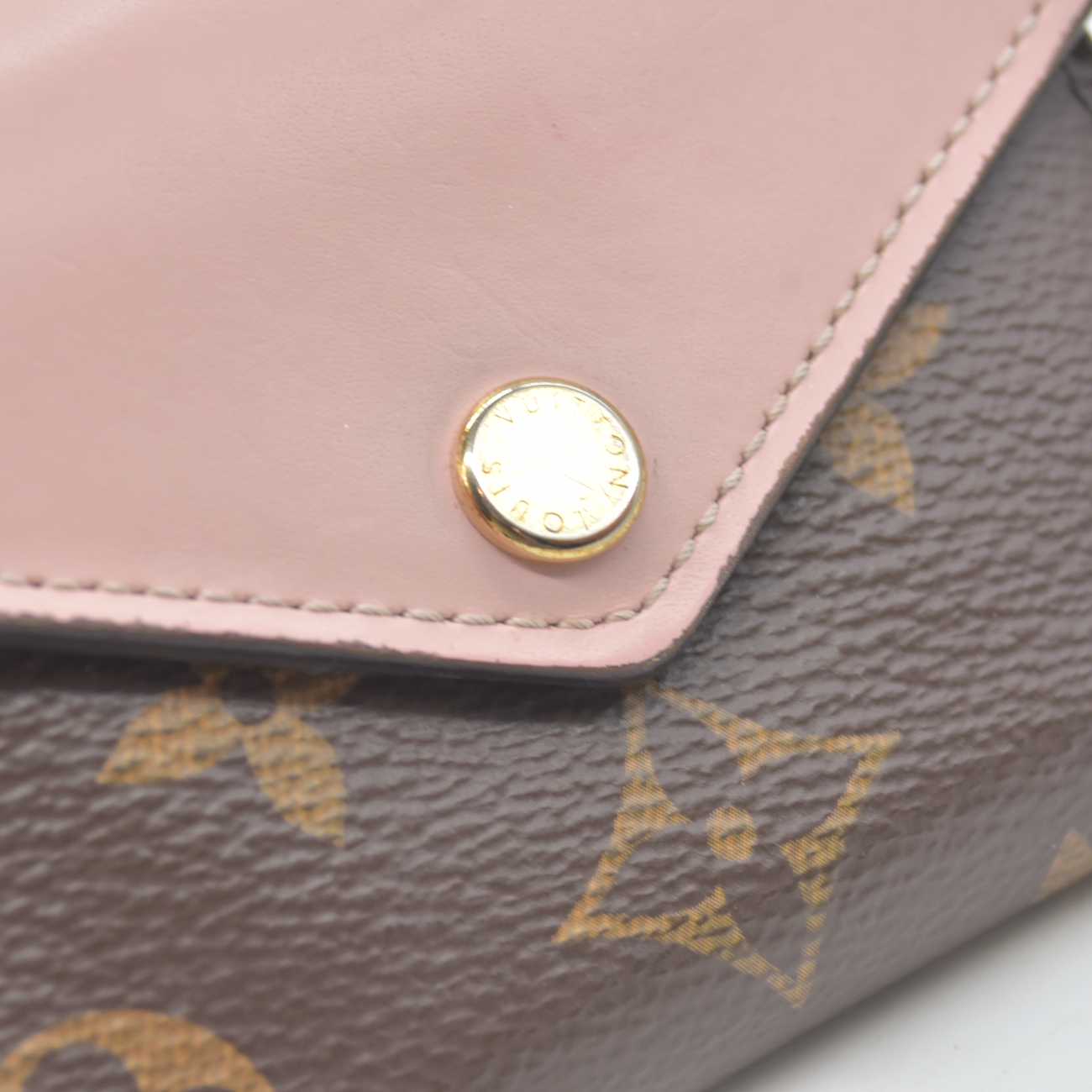 $605 2018 LOUIS VUITTON Monogram Canvas Zoe Wallet Rose Ballerine MI4108