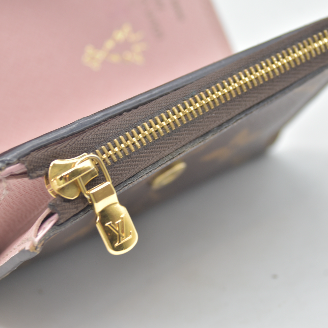 $605 2018 LOUIS VUITTON Monogram Canvas Zoe Wallet Rose Ballerine MI4108