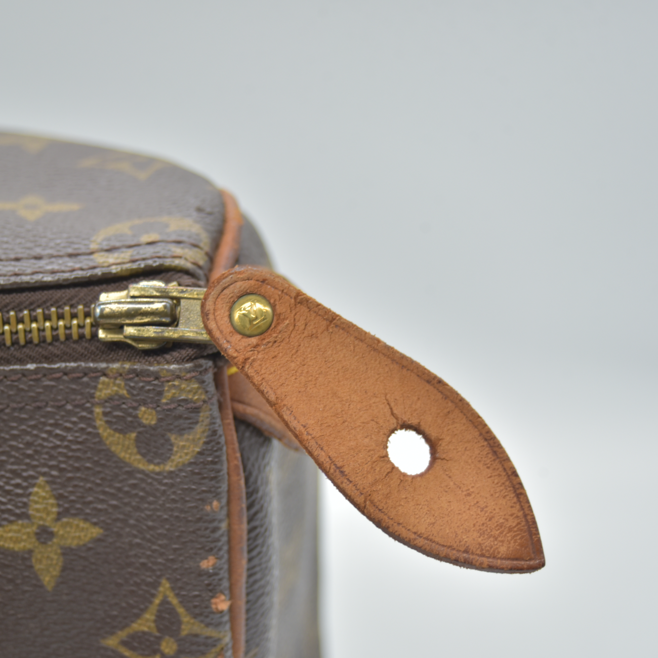 $1490 1987 Louis Vuitton Monogram Speedy 25 MI872