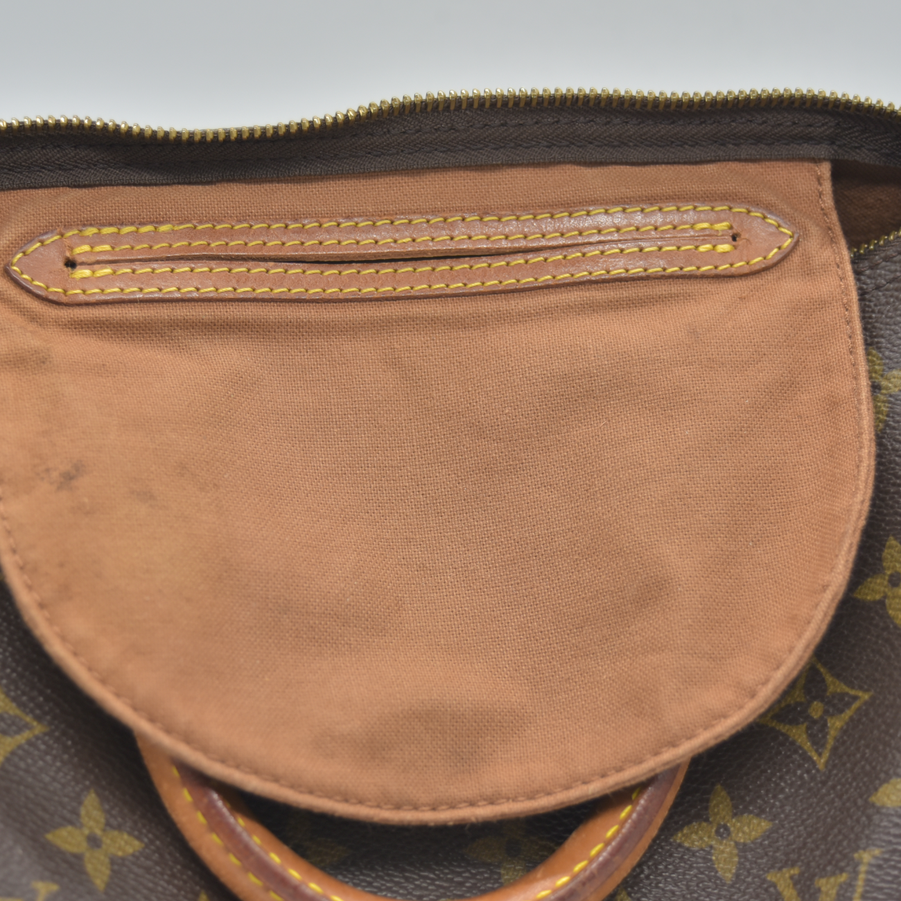 $1490 1987 Louis Vuitton Monogram Speedy 25 MI872