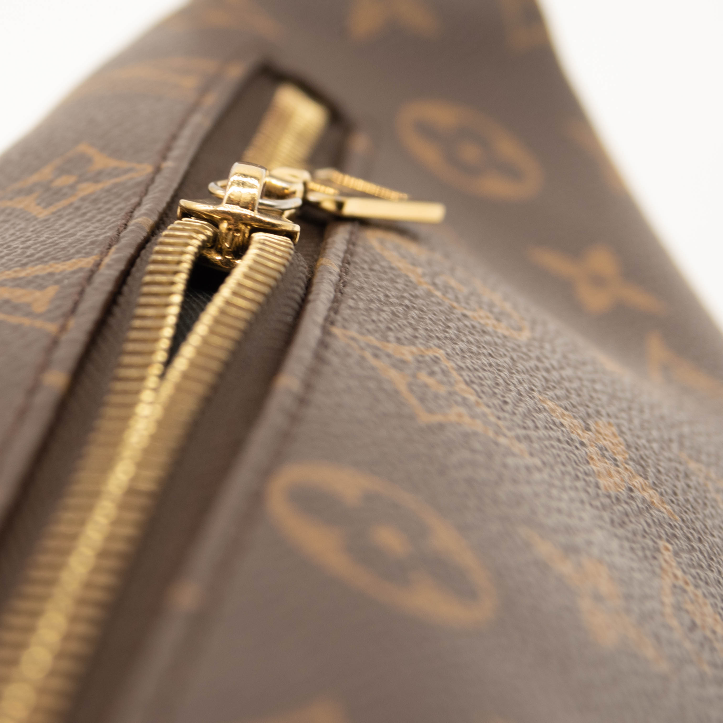 MI3198 USED Louis Vuitton Bumbag Brown Monogram Canvas Messenger Bag Fanny Pack