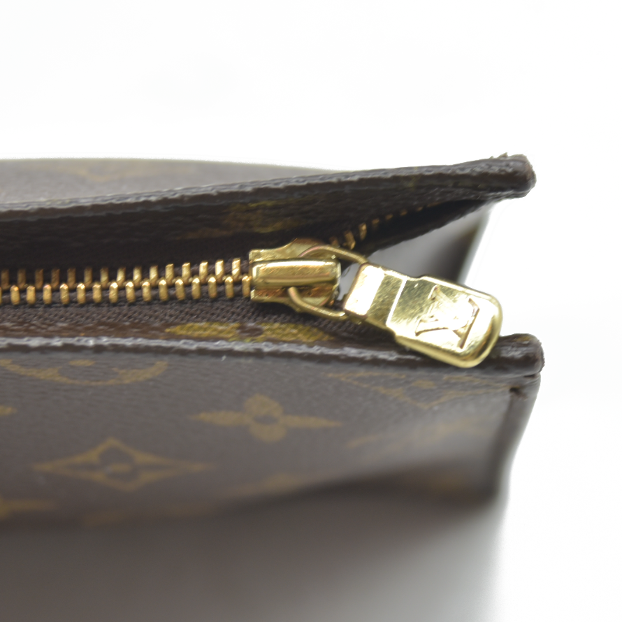 Louis Vuitton  Monogram Toiletry Pouch 19 DU1007