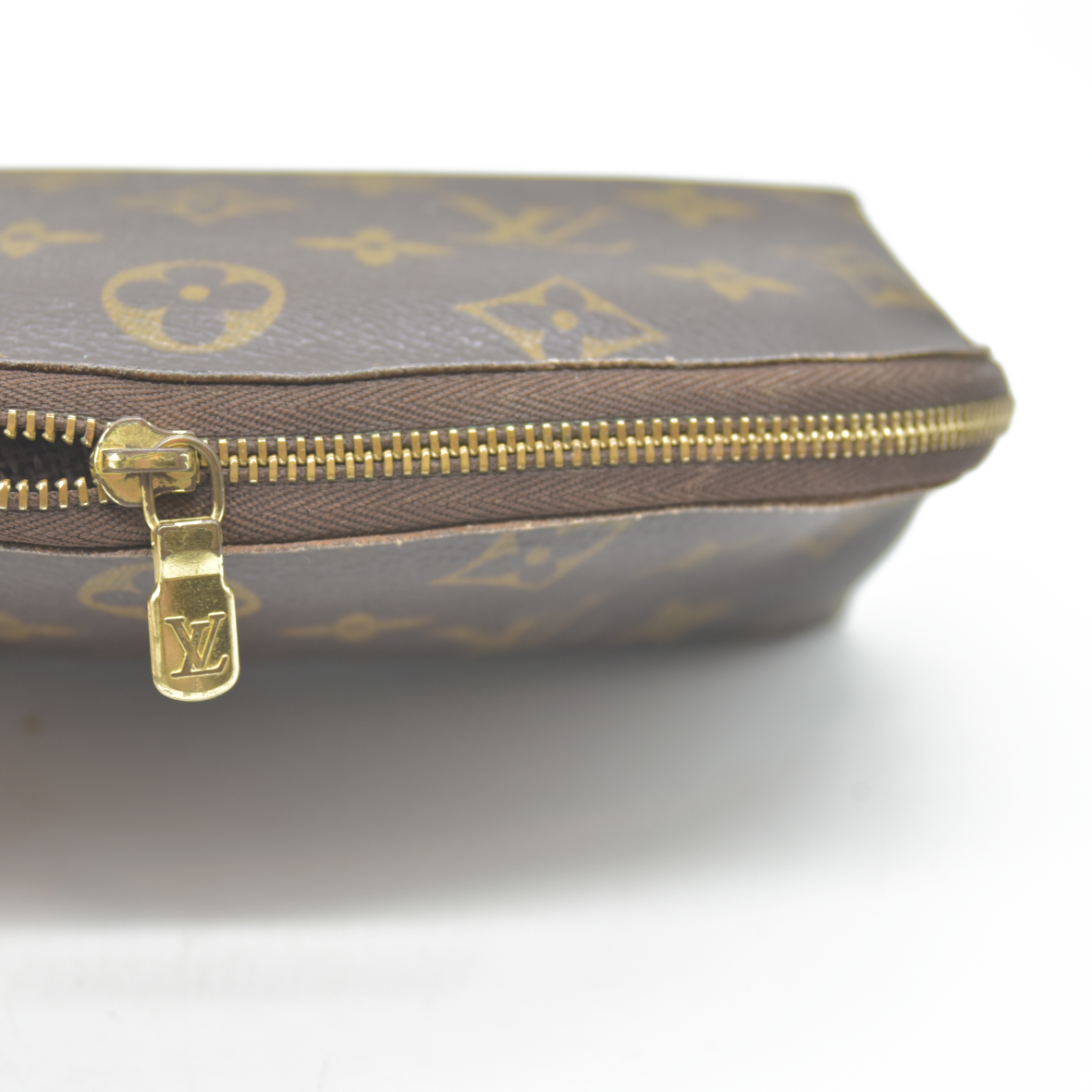 Louis Vuitton LV Cosmetic Pouch Brown Monogram SD0021