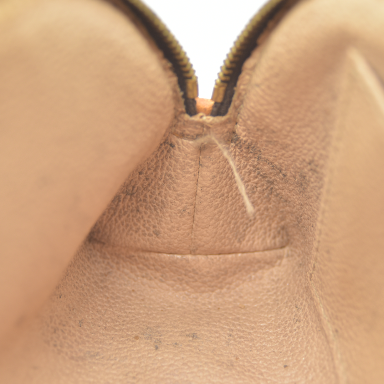 Louis Vuitton LV Cosmetic Pouch Brown Monogram SD0021