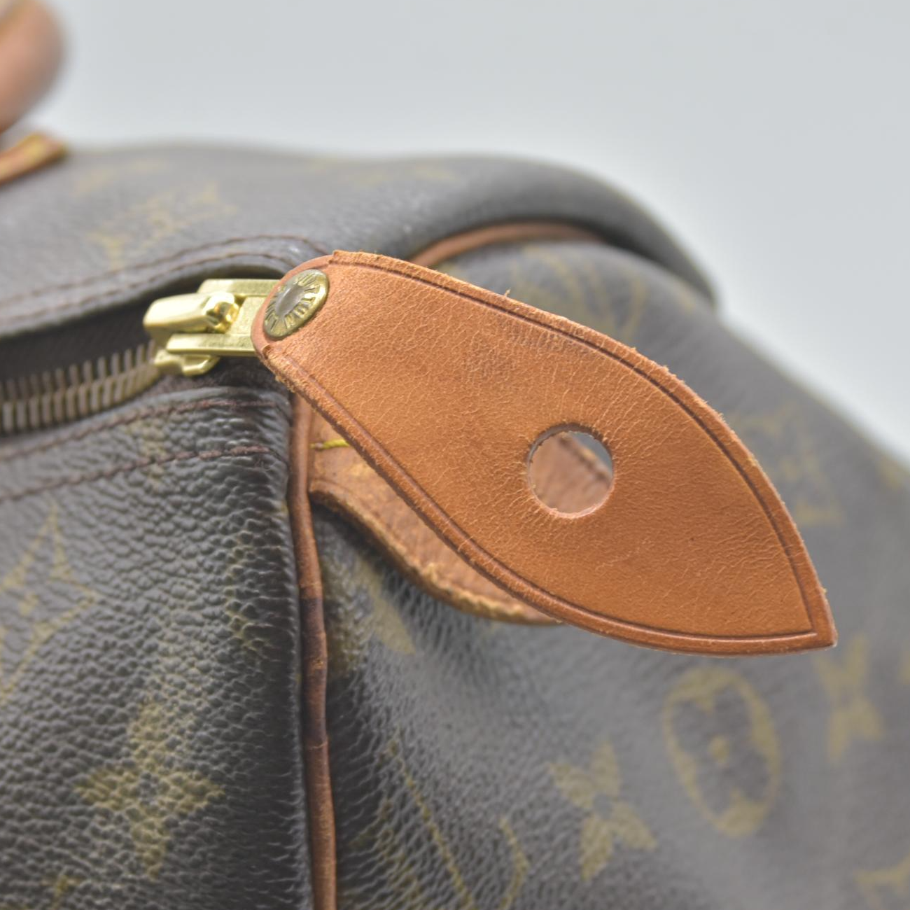 $1550 1988 Louis Vuitton Monogram Speedy 30 VI883