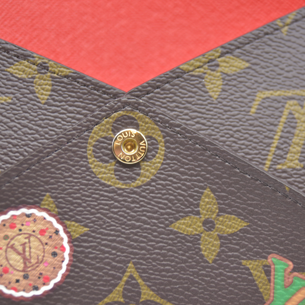 AUCTION $1080 Louis Vuitton Medium Monogram Candy Factory Kirigami Pochette