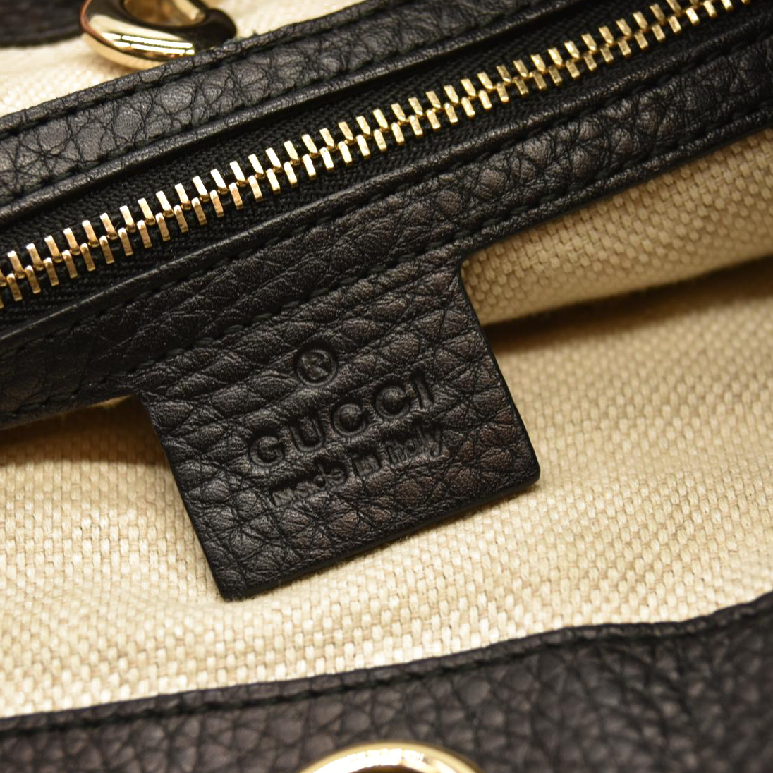 Gucci  Pebbled Calfskin Medium Soho Chain Shoulder Bag Black