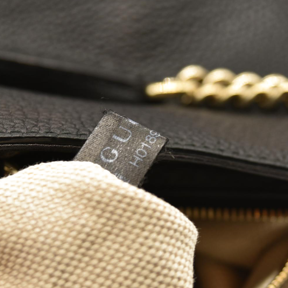 Gucci  Pebbled Calfskin Medium Soho Chain Shoulder Bag Black