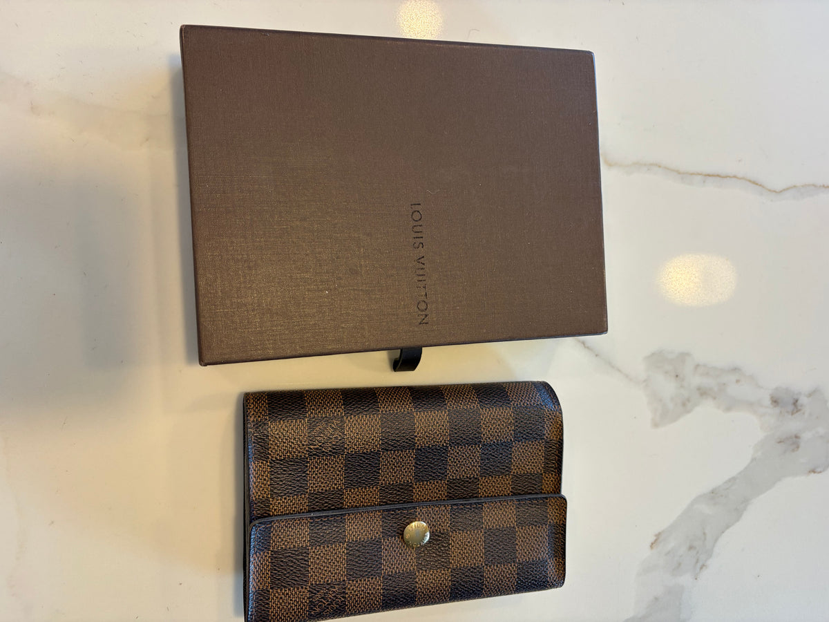 $360 LOUIS VUITTON Damier Ebene Trifold Flap Wallet CONSIGNMENT 10021510