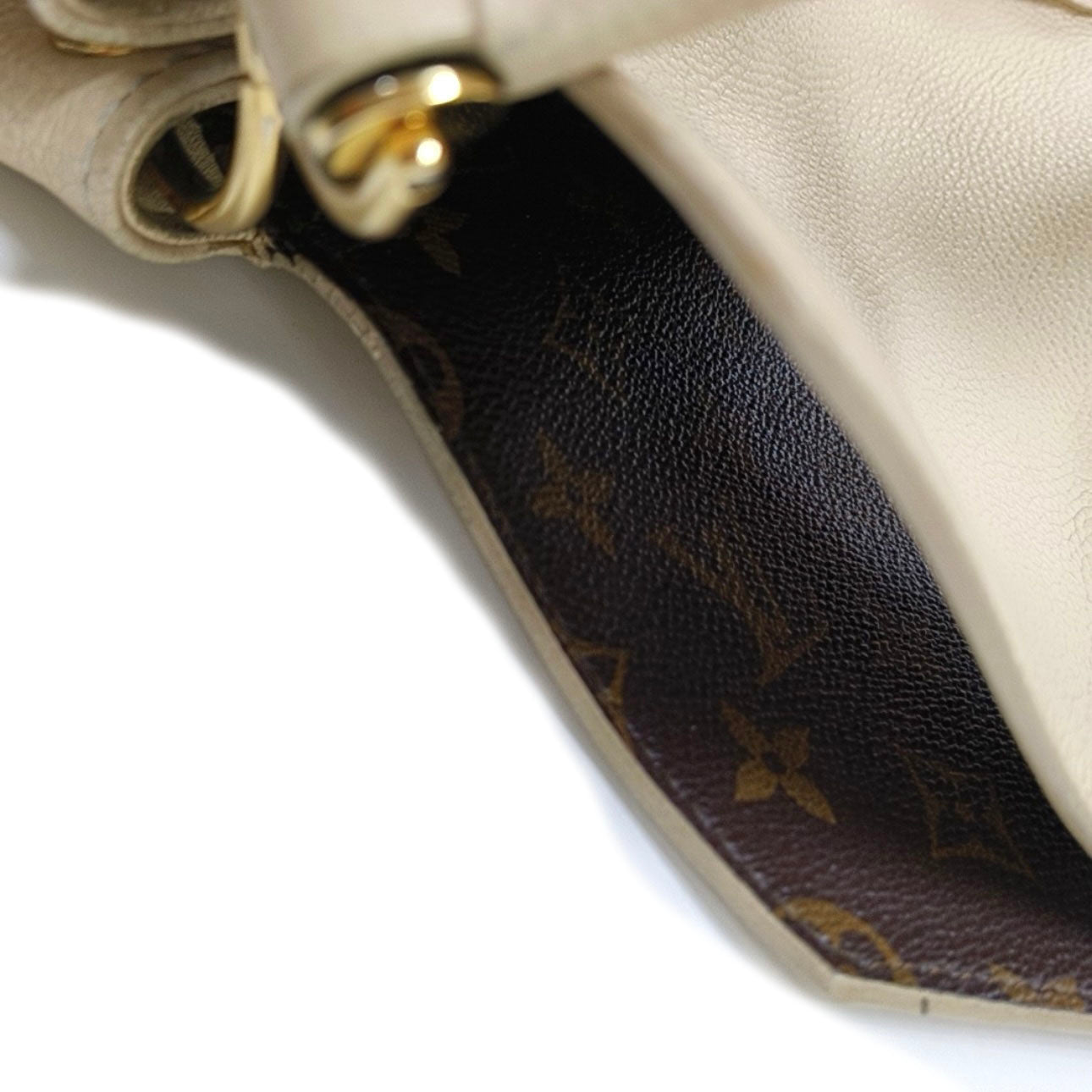 PRE-ORDER LOUIS VUITTON  Grained Calfskin Monogram Double V Creme