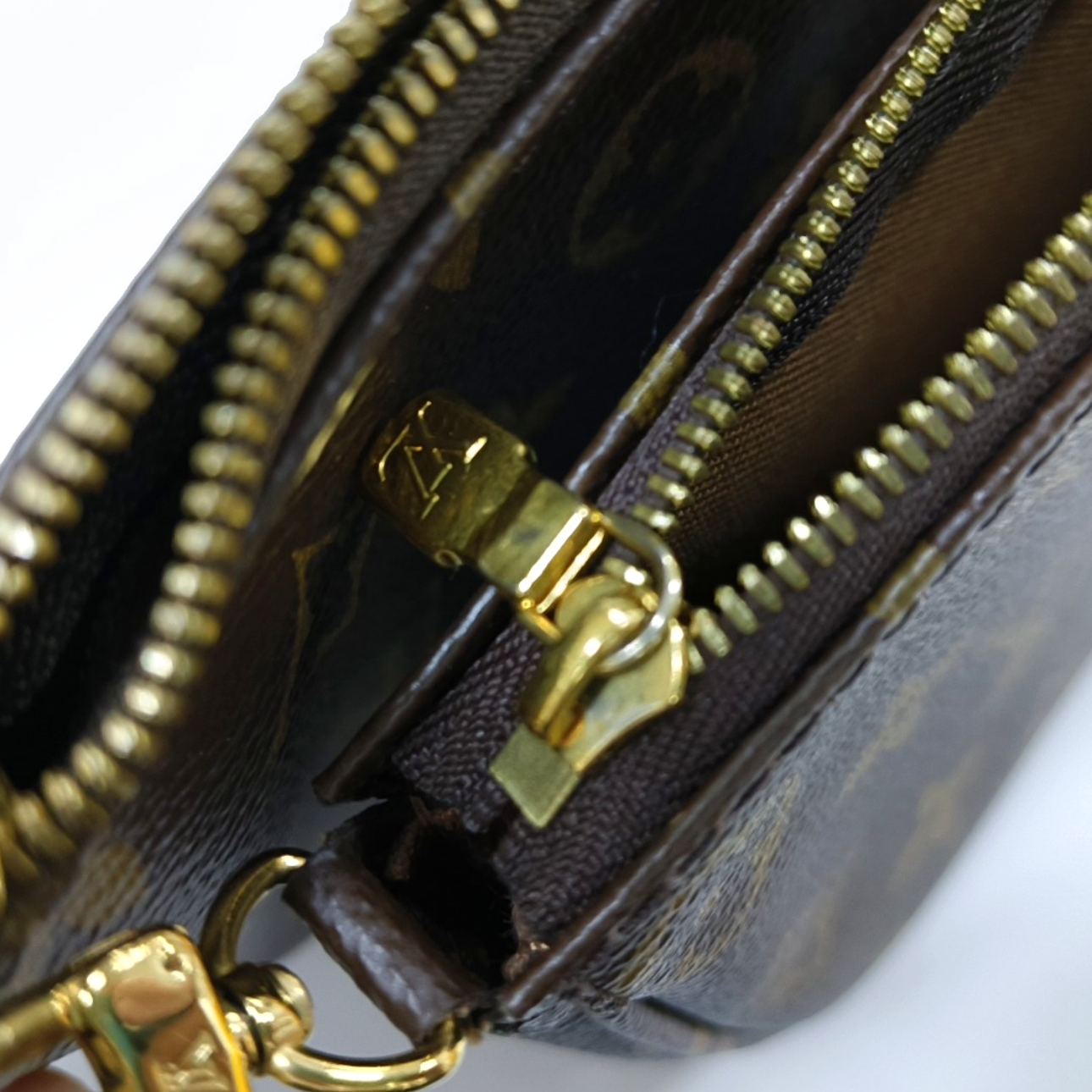 PRE-ORDER Louis Vuitton  Monogram Multi Pochette Accessories Kaki