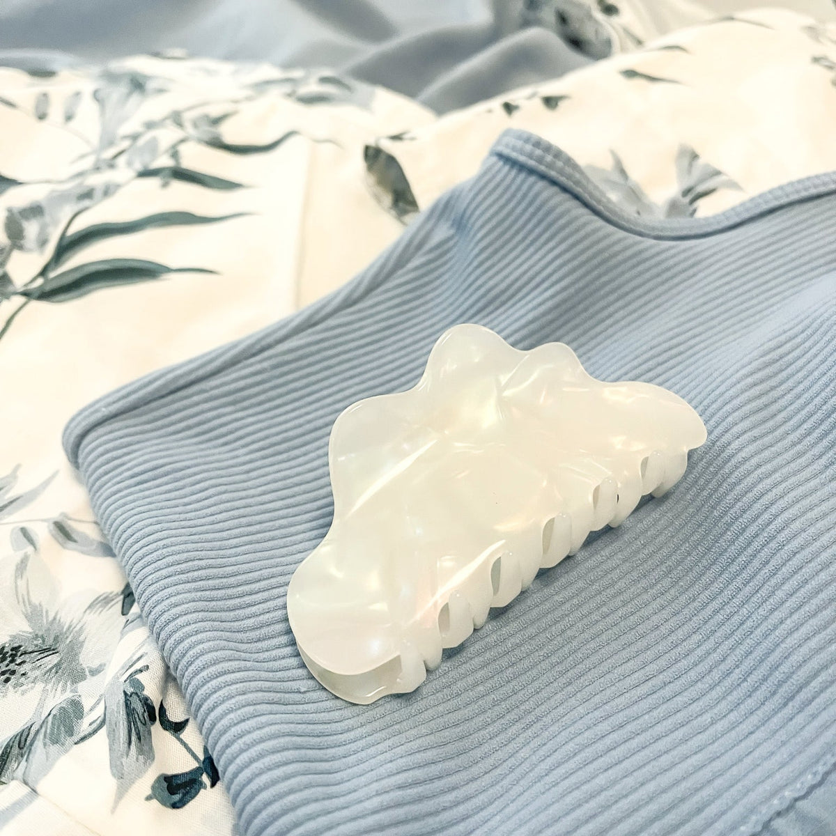 Resort Ready White Cloud Biodegradable Claw Clip