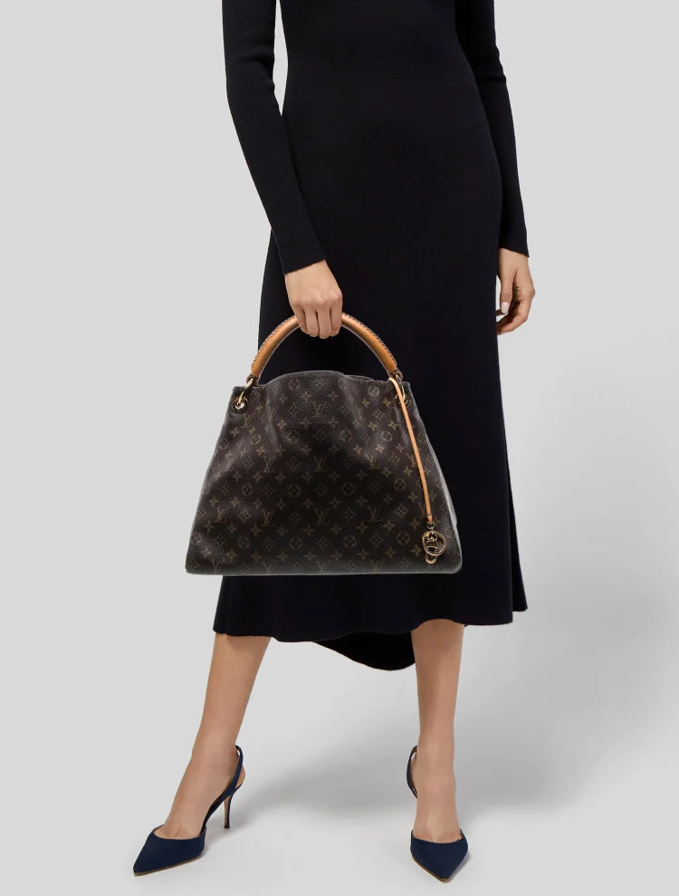 $2500 Louis Vuitton  LV Monogram Artsy MM