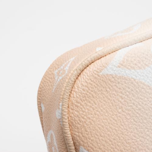 LOUIS VUITTON Monogram Giant By The Pool Multi Pochette Accessories Brume