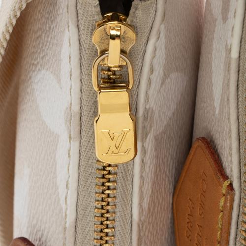 LOUIS VUITTON Monogram Giant By The Pool Multi Pochette Accessories Brume