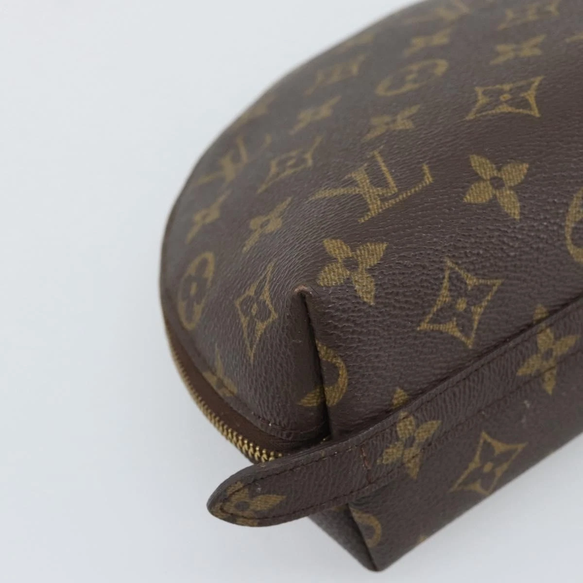 $735 2003 LOUIS VUITTON Monogram Trousse Demi Ronde TH0053