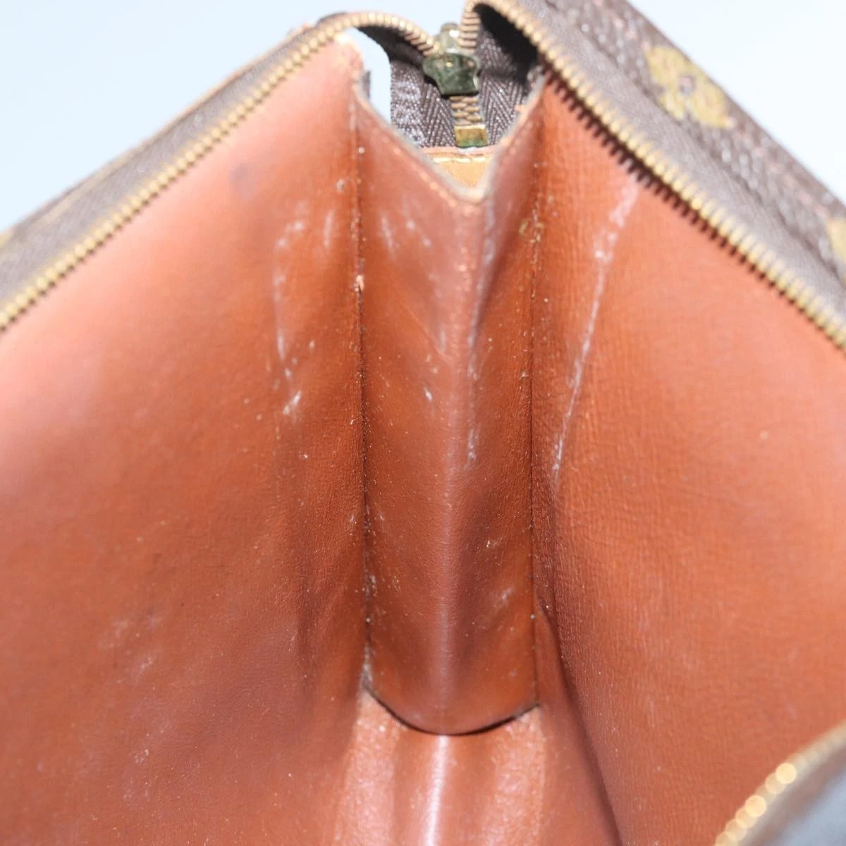 $760 LOUIS VUITTON Monogram Toiletry Pouch 26