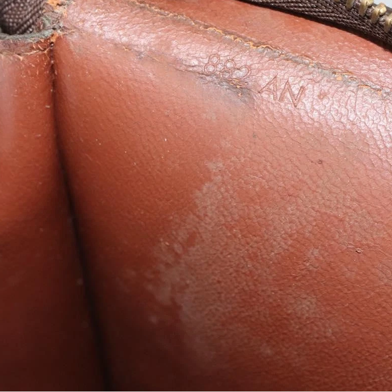 $760 LOUIS VUITTON Monogram Toiletry Pouch 26 France
