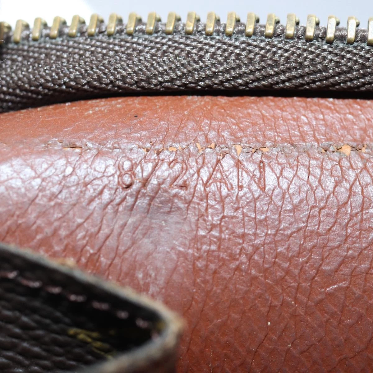 $760 LOUIS VUITTON Monogram Toiletry Pouch 26