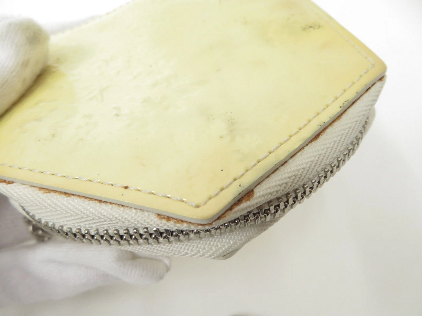 $550 2009 LOUIS VUITTON Vernis Porte-Monnaie Flocon MM Perle SN3009