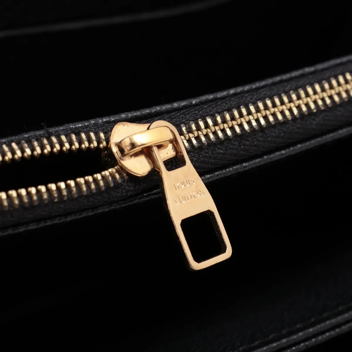 Louis Vuitton Empreinte Zippy Wallet M61864 Noir Zip Round Wallet