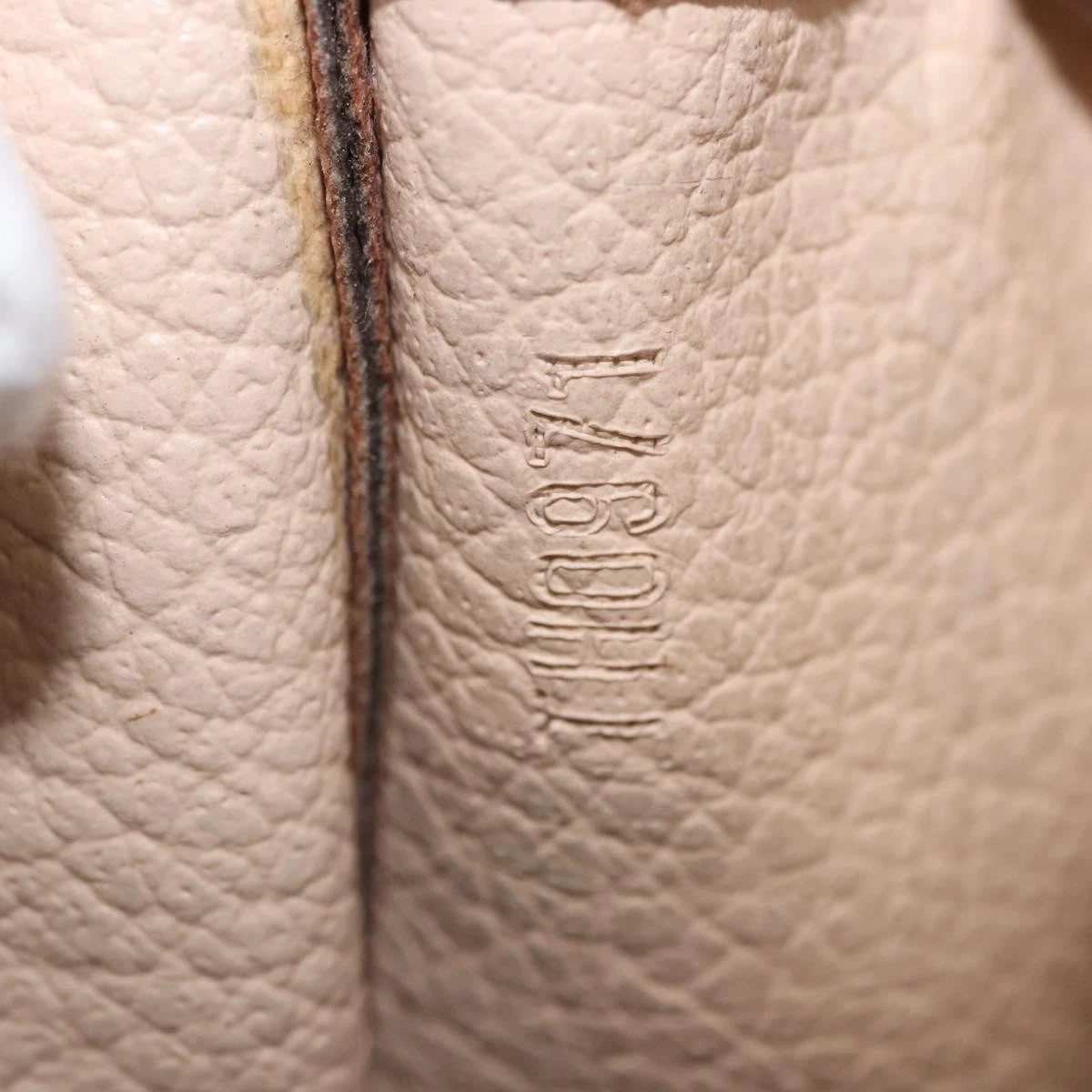 $760 1991 LOUIS VUITTON Monogram Toiletry Pouch 26 TH0971