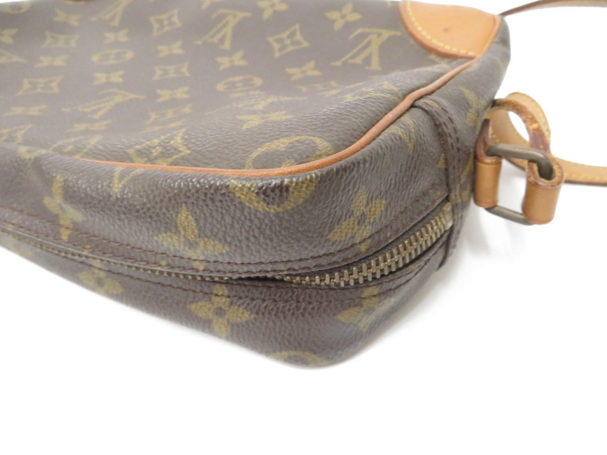 $1,450 2001 Louis Vuitton Monogram Trocadero 27 TH0011