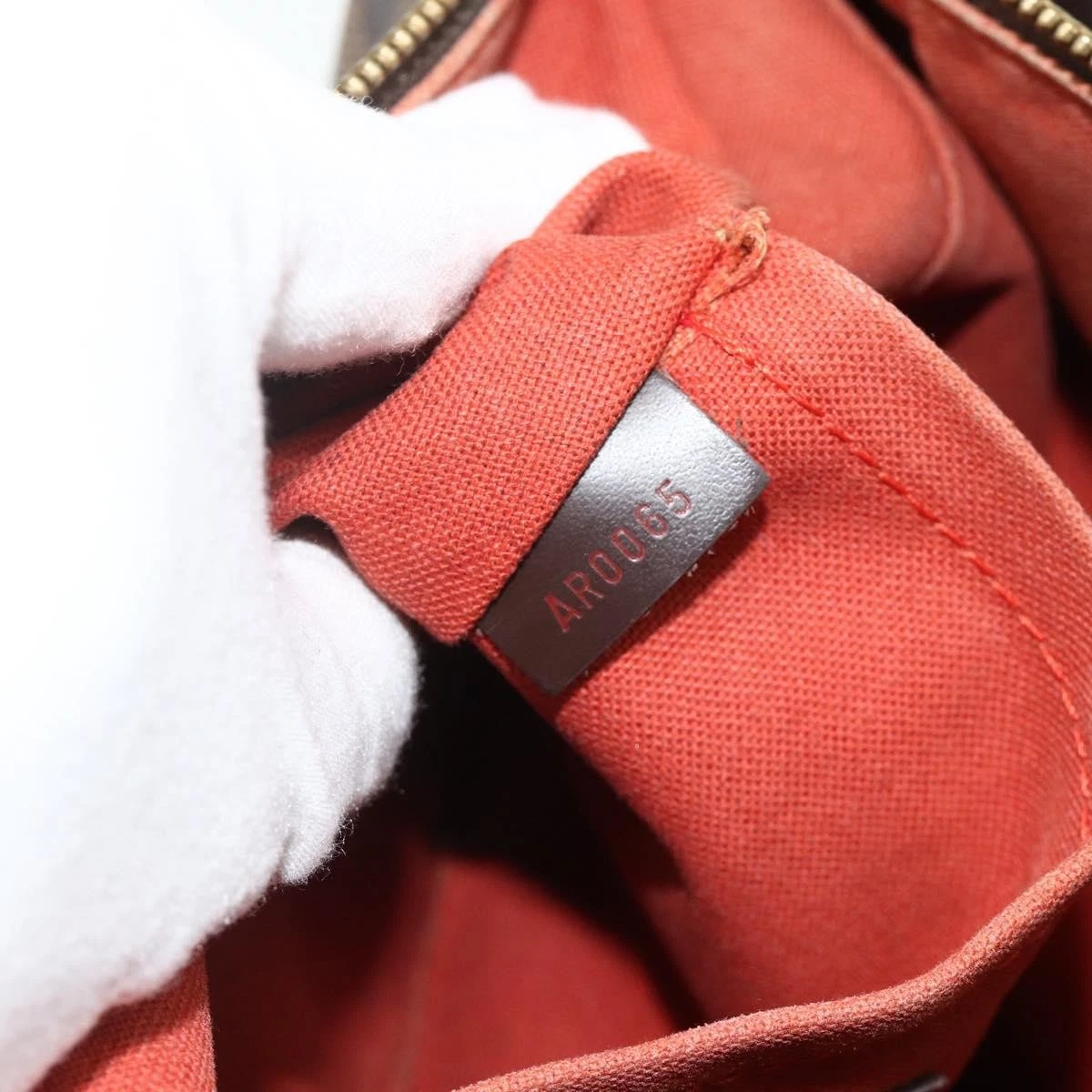 $1050 2005 LOUIS VUITTON Damier Ebene Illovo MM Shoulder Bag AR0065