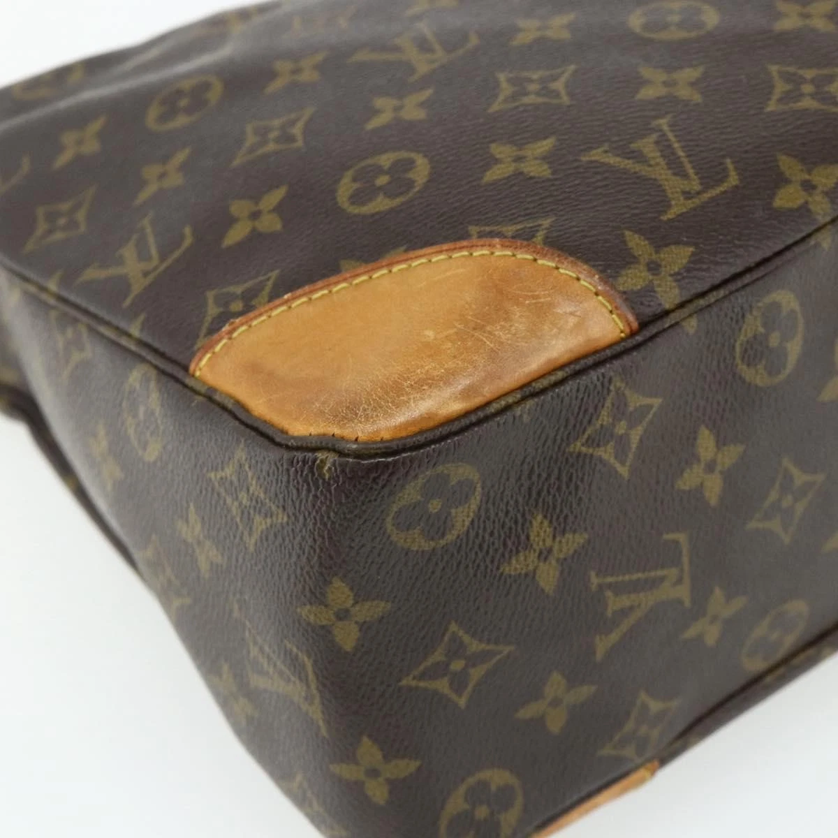 $1,450 1995 Louis Vuitton Monogram Boulogne 35 Shoulder Bag AS0995