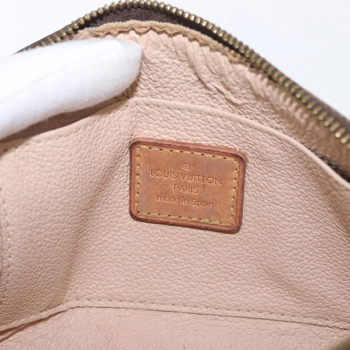 $625 2001 LOUIS VUITTON Monogram Cosmetic Pouch CA0091