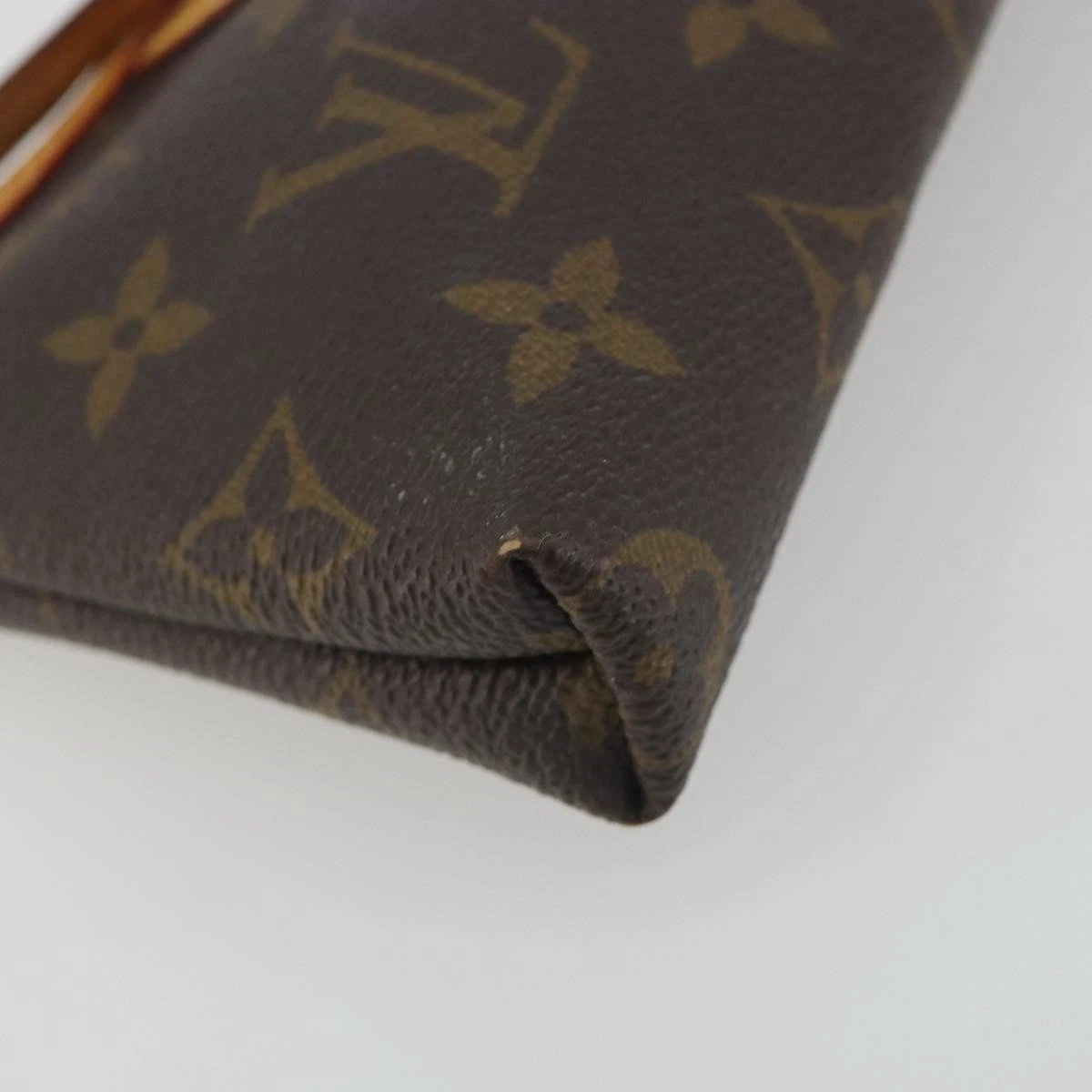 $1250 Louis Vuitton Monogram Mini Pochette Delightful