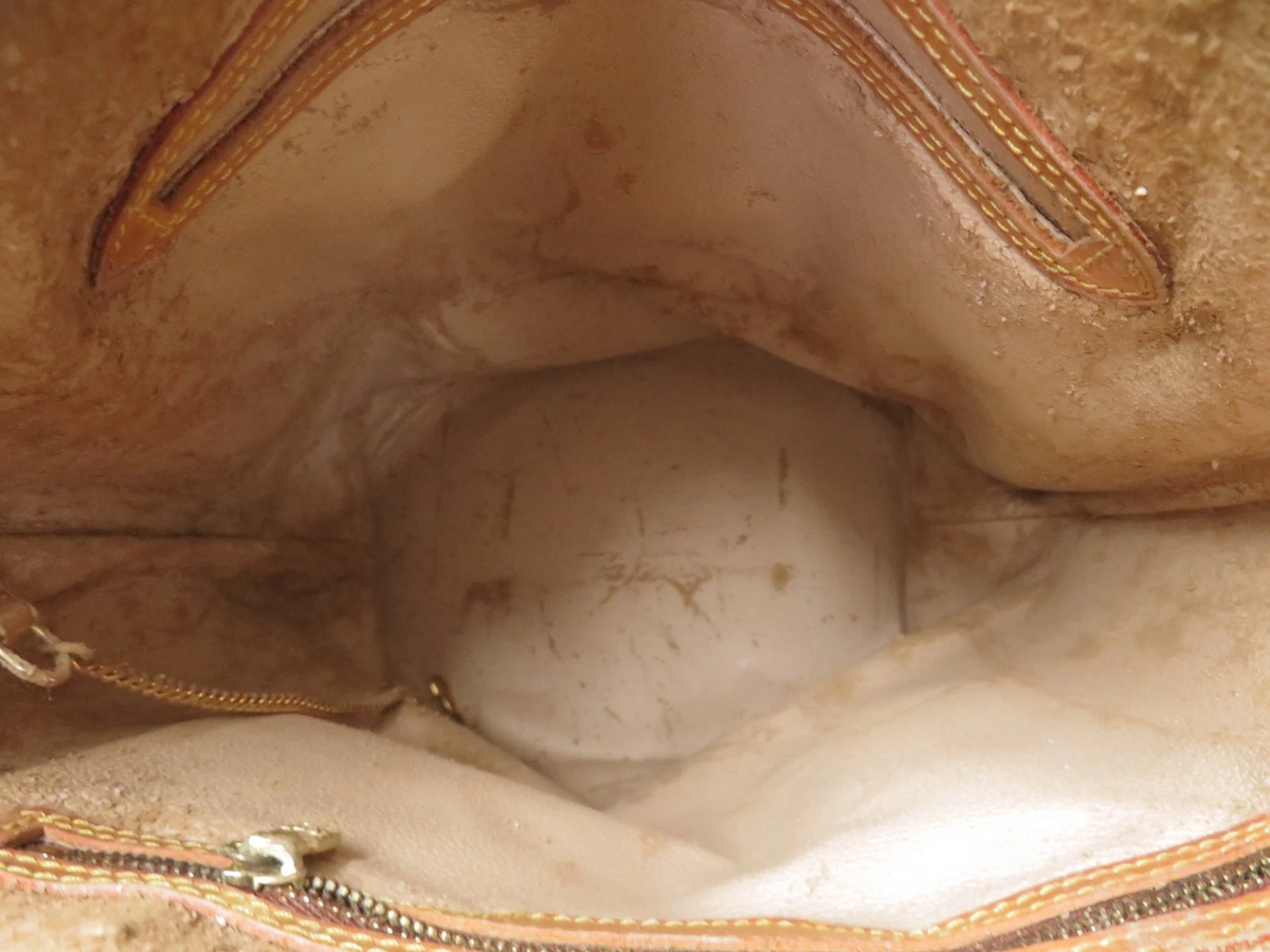 $1,890 2000 Louis Vuitton Monogram Bucket GM AR0010