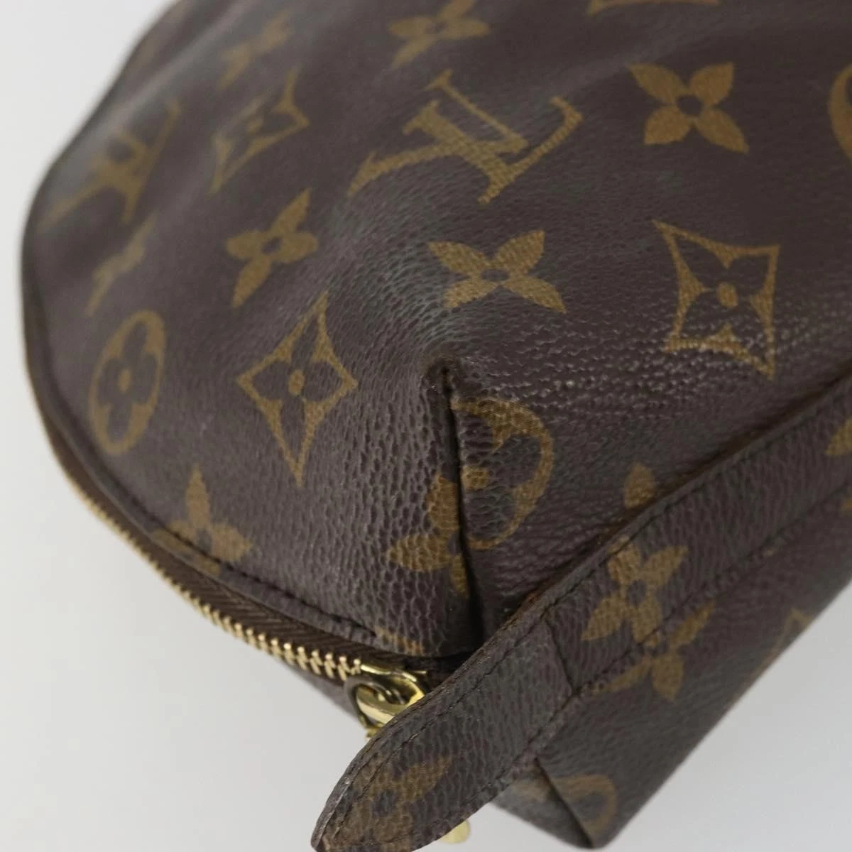 $620 2002 LOUIS VUITTON Monogram Trousse Demi Ronde TH0092