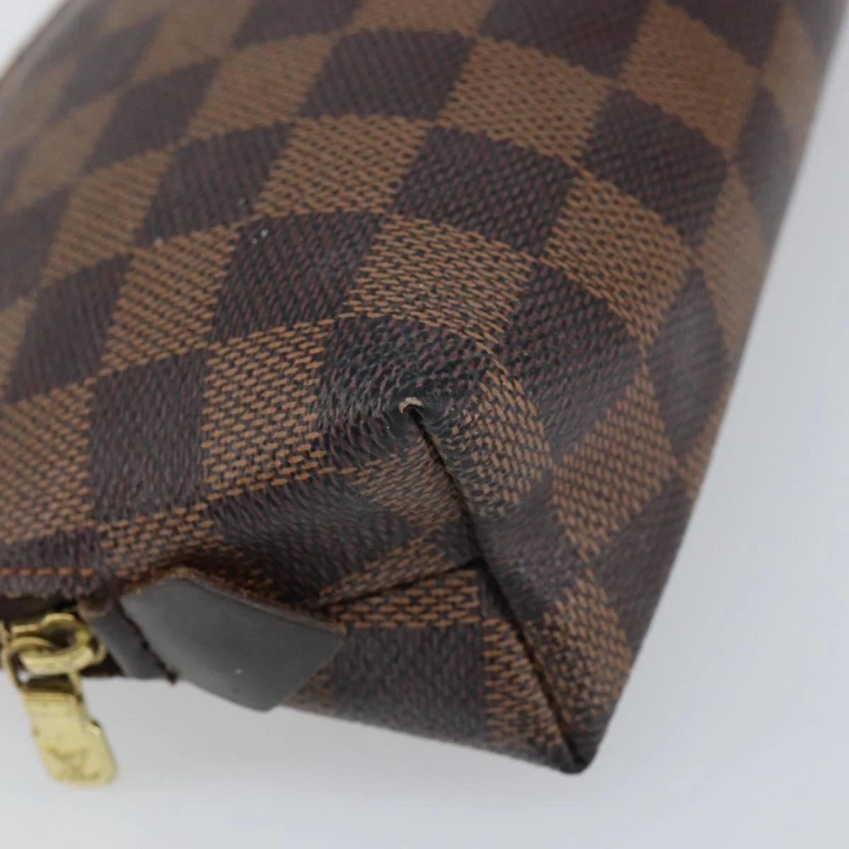 $600 2010 LOUIS VUITTON Damier Ebene Cosmetic Pouch CA4180