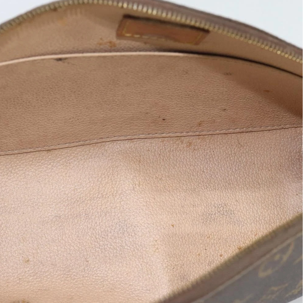 $735 2003 LOUIS VUITTON Monogram Trousse Demi Ronde TH0053