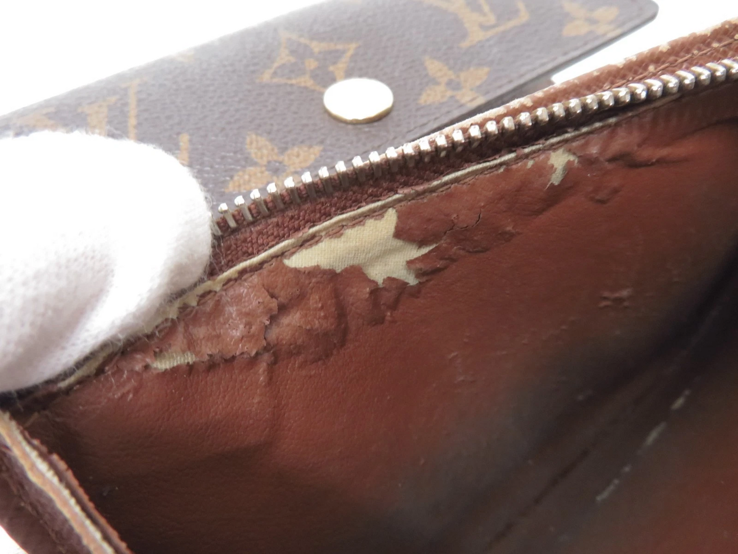 $610 2008 LOUIS VUITTON Monogram Alexandra Wallet CA4068